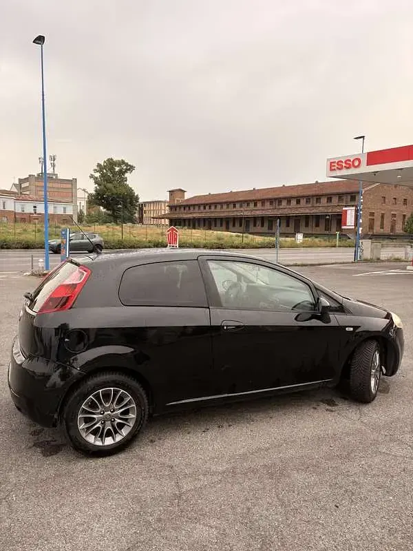 Usata Fiat Grande Punto Dynamic 65 CV (47 kW) 2006 Nero Utilitaria