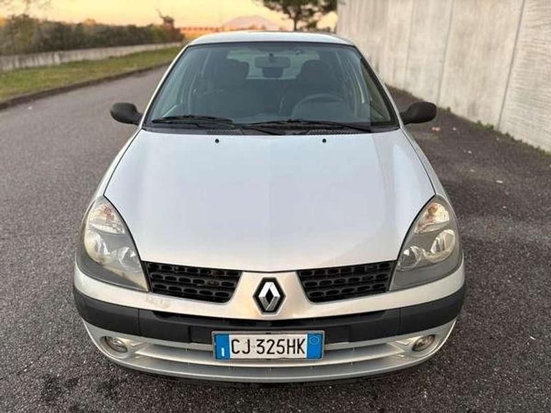 Usata Renault Clio II Expression 58 CV (42 kW) 2003 Argento Berlina