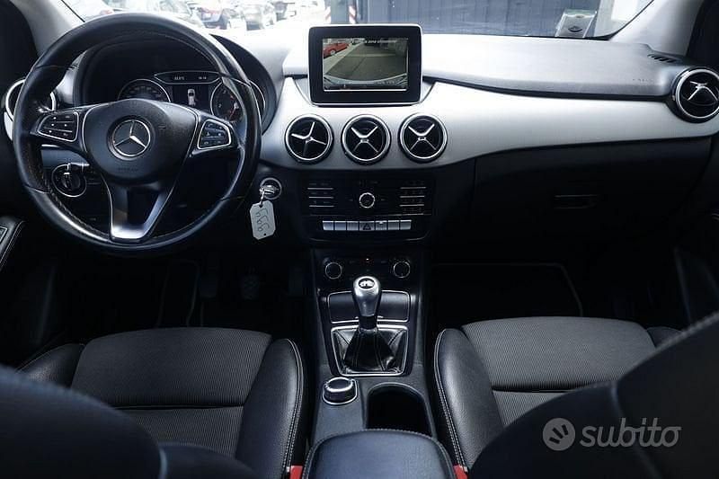 Käytetty Mercedes B200 Business 136 HP (100 kW) 2016 Valkoinen Tila-auto