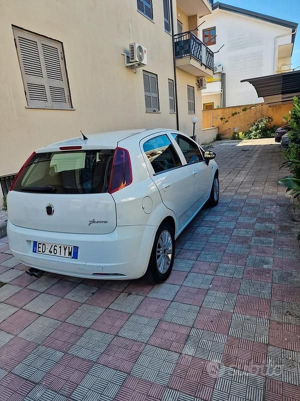 Usata Fiat Punto 75 CV (55 kW) 2010 Bianco Utilitaria