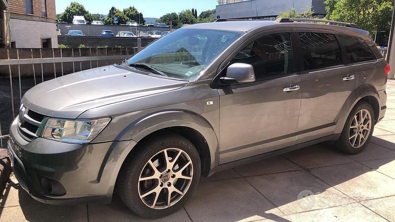 Usata Fiat Freemont Lounge 170 CV (125 kW) 2012 Grigio SUV