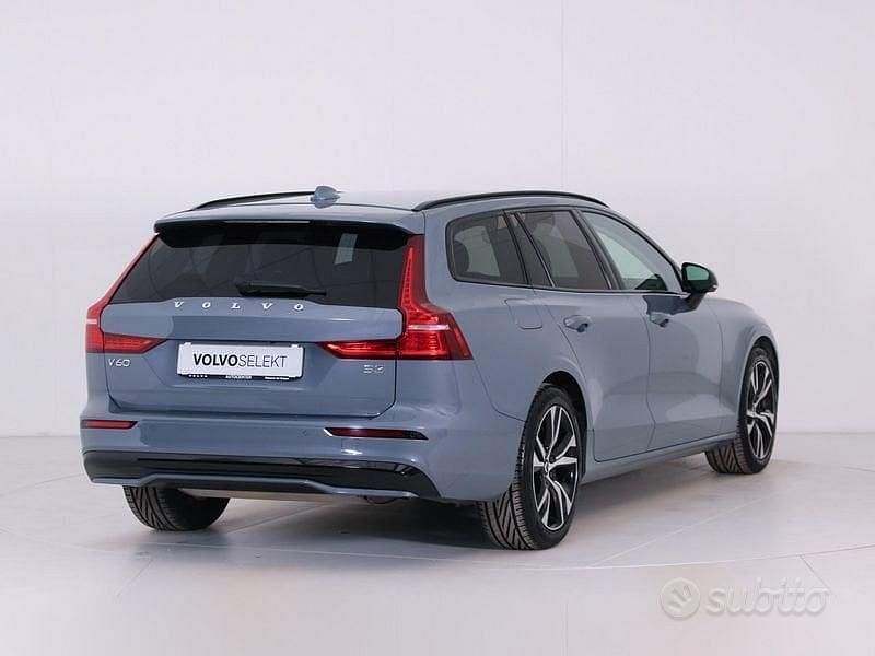 Usata Volvo V60 Plus 163 CV (119 kW) 2022 Grigio Station wagon