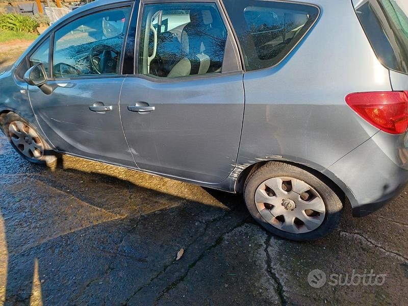Usata Opel Meriva 95 CV (69 kW) 2011 Grigio Monovolume