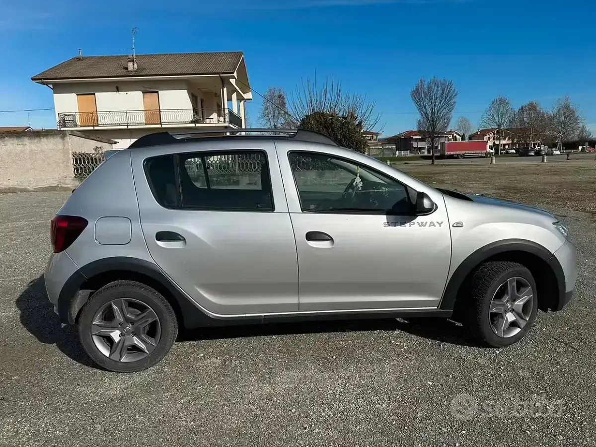 Usata Dacia Sandero 90 CV (66 kW) 2018 Grigio Berlina