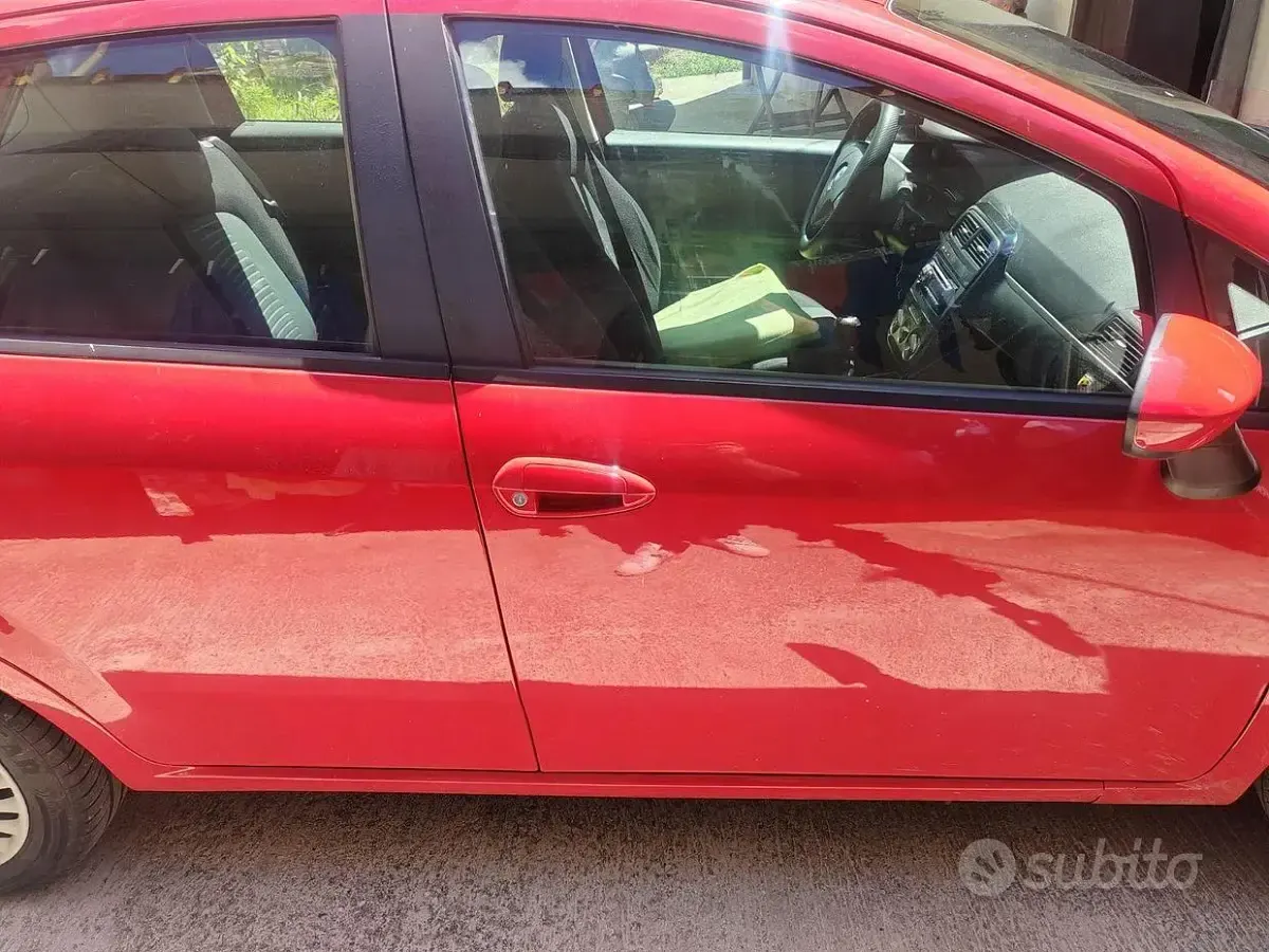 Usata Fiat Punto 77 CV (56 kW) 2007 Rosso Utilitaria