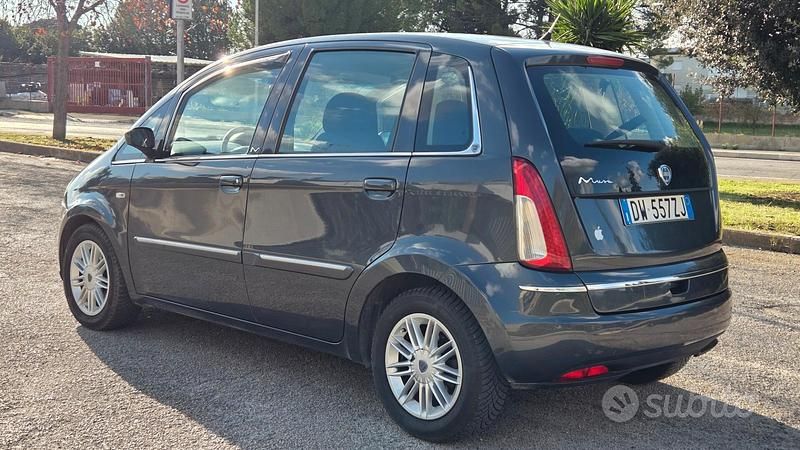 Usata Lancia Musa 119 CV (87 kW) 2009 Grigio Monovolume