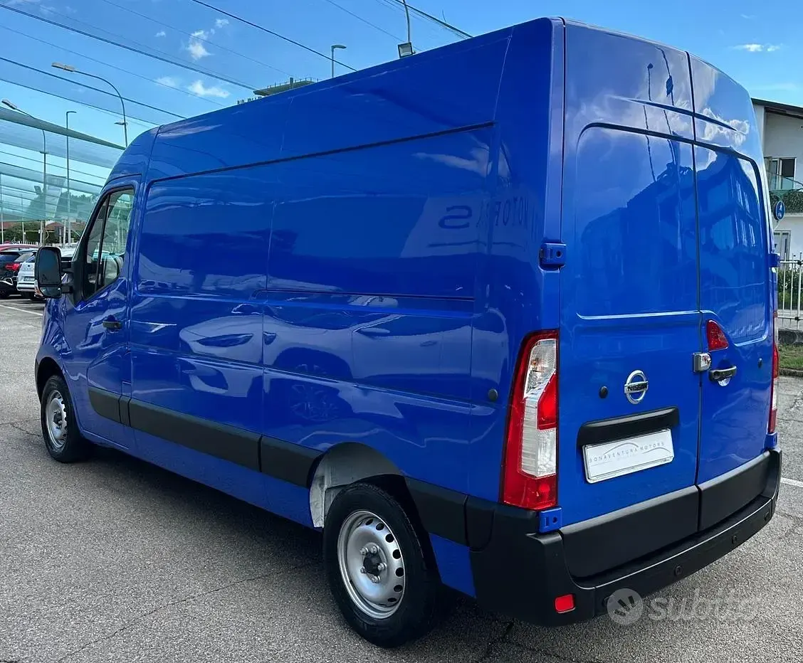 Usata Nissan Interstar 135 CV (99 kW) 2022 Blu/azzurro Furgone