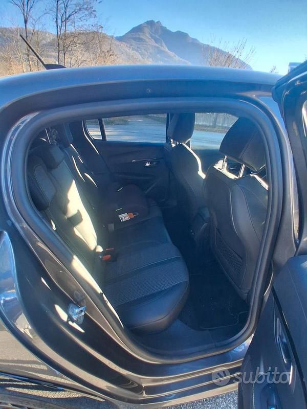 Usata Peugeot 208 GT 131 CV (96 kW) 2023 Grigio Utilitaria