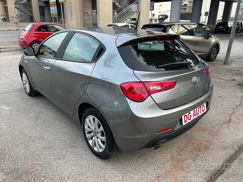 Usata Alfa Romeo Giulietta 120 CV (88 kW) 2017 Grigio Utilitaria