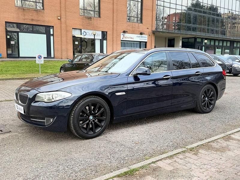 Usata BMW 530 Comfort Edition 245 CV (180 kW) 2011 Blu Station wagon