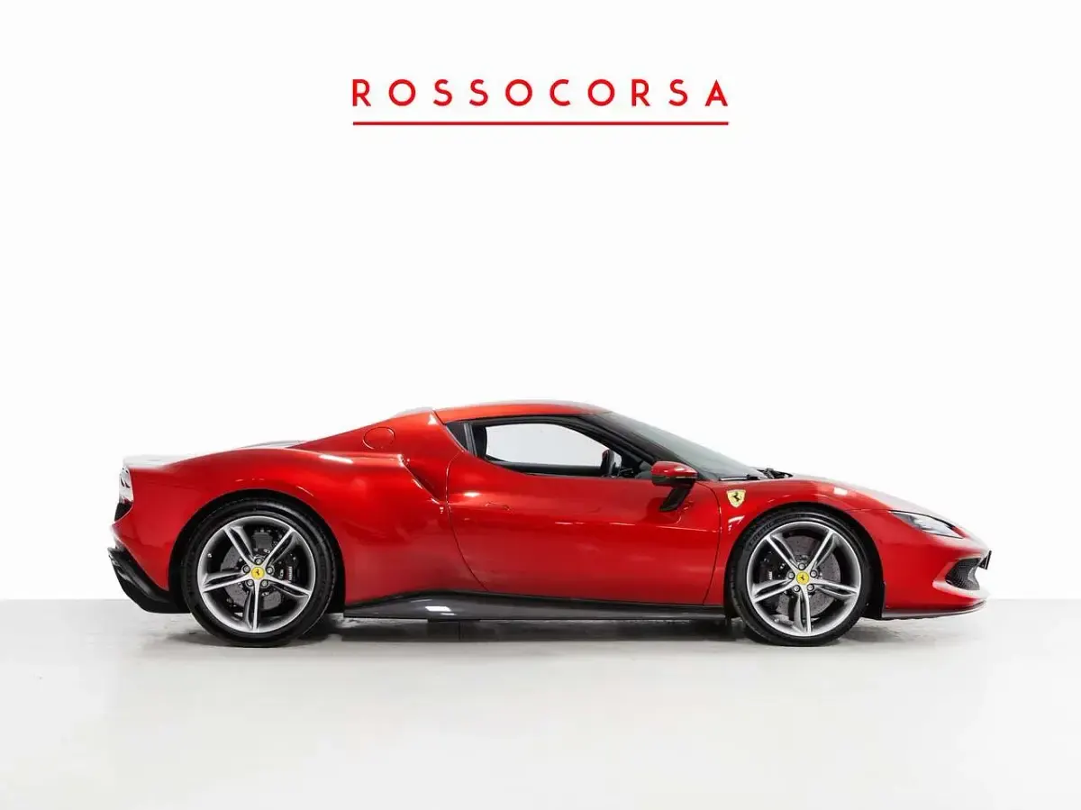 Usata Ferrari 296 829 CV (609 kW) 2023 Rosso imola Coupé