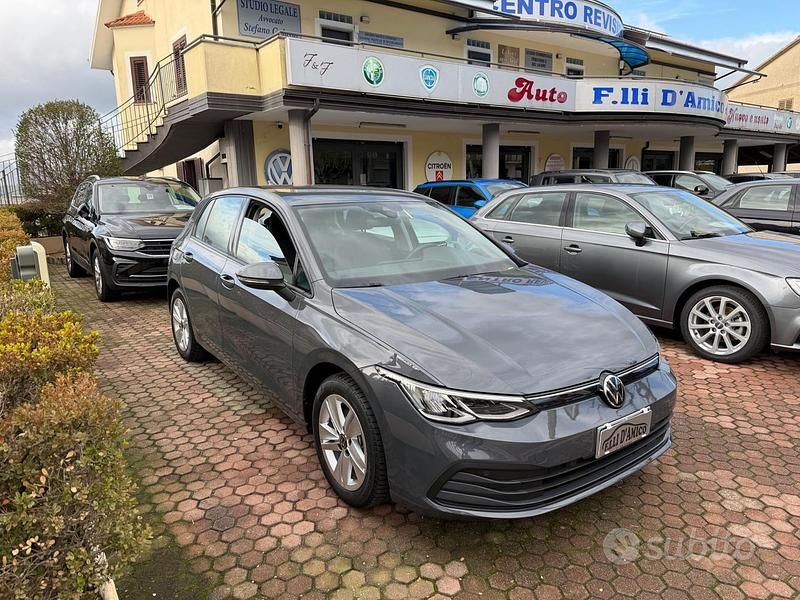 Usata VW Golf VII Life 116 CV (85 kW) 2021 Grigio Utilitaria