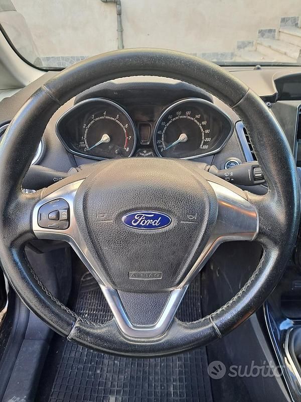 Usado Ford Fiesta 60 HP (44 kW) 2014 Preto Citadino