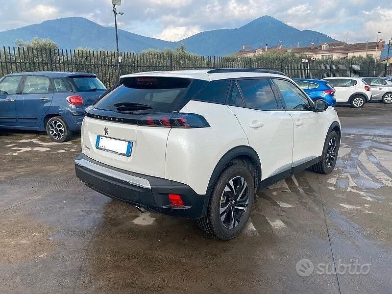 Usata Peugeot 2008 Allure 110 CV (80 kW) 2022 Bianco SUV