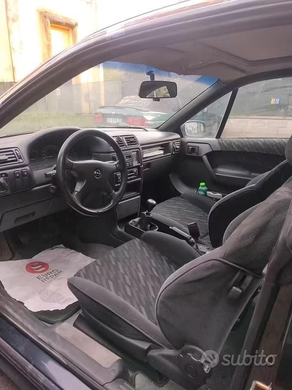 Usata Opel Calibra 150 CV (110 kW) 1991 Grigio Coupé