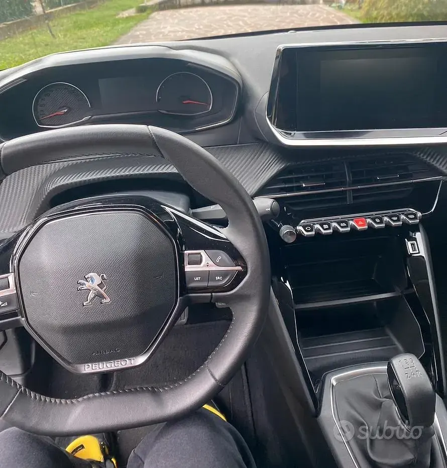 Usata Peugeot 208 75 CV (55 kW) 2023 Nero Utilitaria