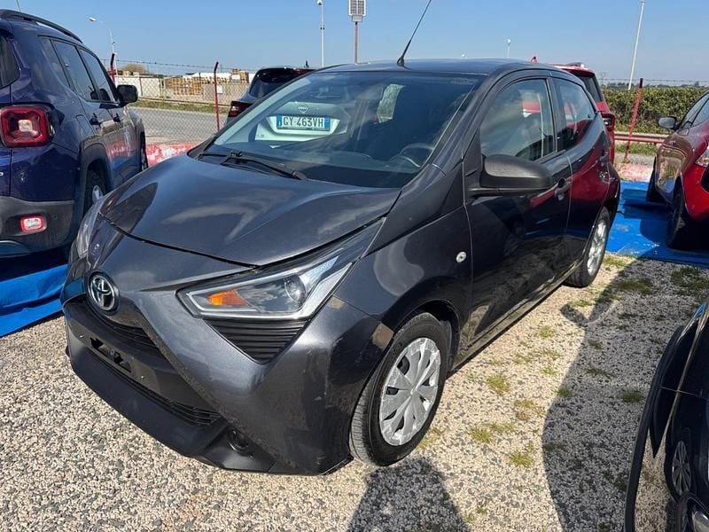 Usata Toyota Aygo Connect Style 72 CV (52 kW) 2021 Grigio Utilitaria