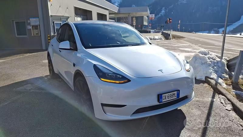 Usata Tesla Model Y Performance 392 kW (534 CV) 2022 Bianco SUV
