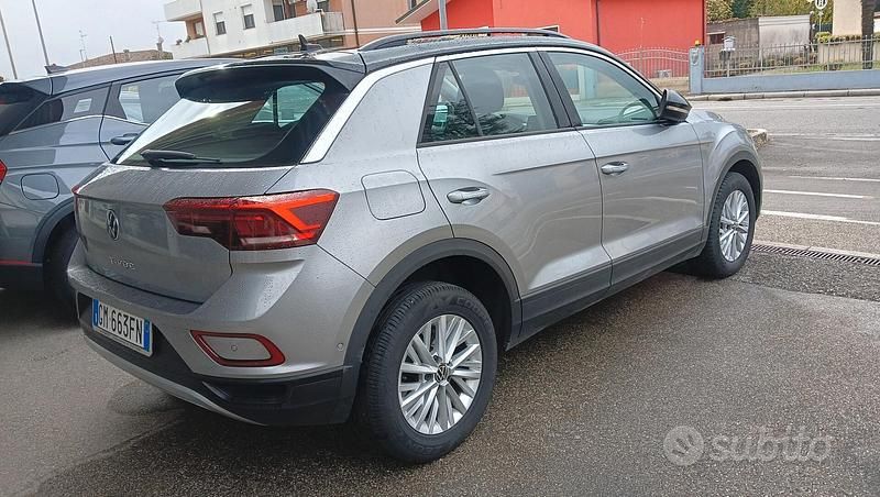 Usata VW T-Roc Life 110 CV (80 kW) 2023 Grigio SUV
