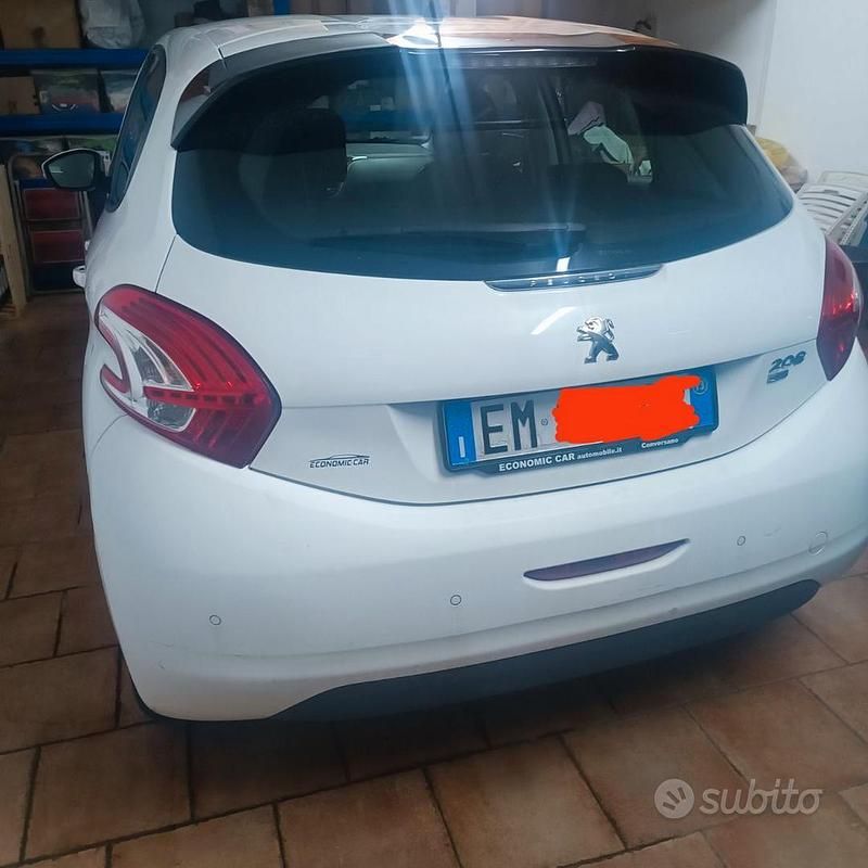 Usata Peugeot 208 68 CV (50 kW) 2013 Bianco Utilitaria
