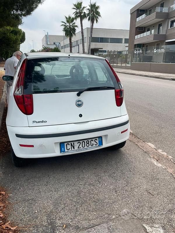 Usata Fiat Punto 80 CV (58 kW) 2004 Bianco Utilitaria