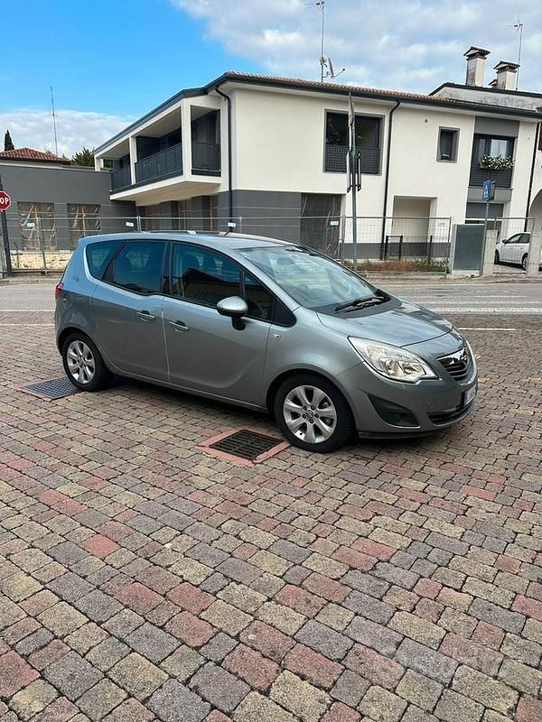 Usata Opel Meriva 2011 Grigio Monovolume