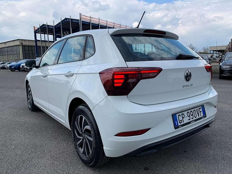 Usata VW Polo Life 95 CV (69 kW) 2023 Pure white pastello Utilitaria