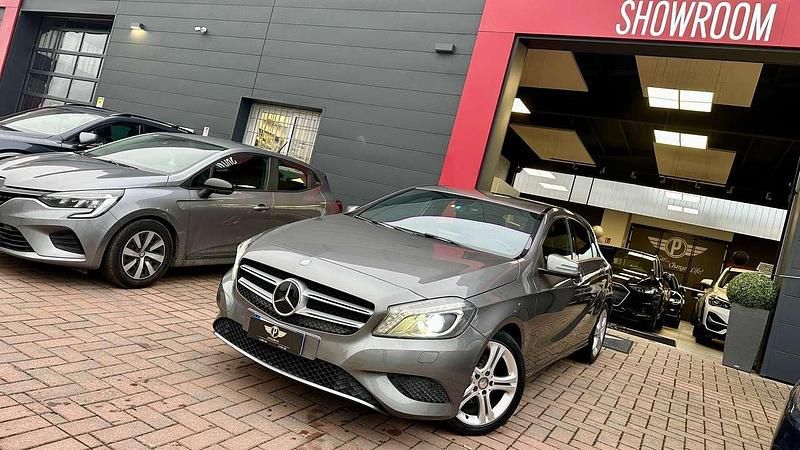 Usata Mercedes A180 109 CV (80 kW) 2015 Grigio Berlina