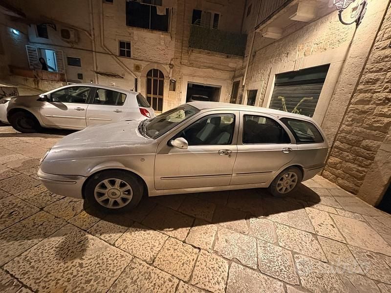 Usata Lancia Lybra 115 CV (84 kW) 2001 Grigio Station wagon