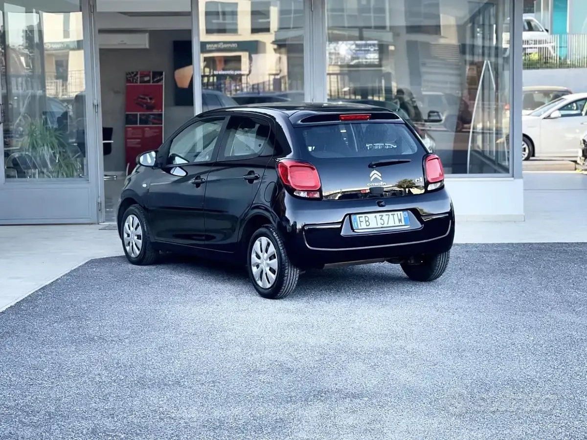 Second-hand Citroën C1 69 CP (50 kW) 2015 Negru Hatchback