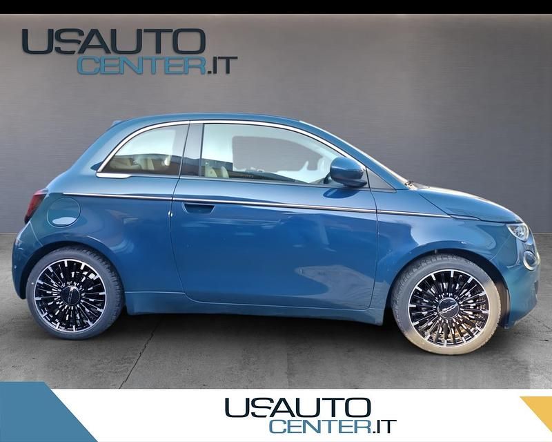 Usata Fiat 500e La Prima 86 kW (118 CV) 2021 Blu/azzurro Cabrio