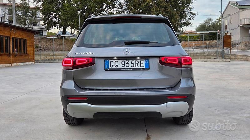 Käytetty Mercedes GLB200 Business 163 HP (119 kW) 2021 Katumaasturi