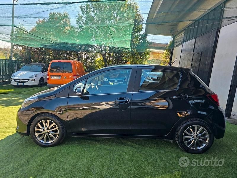 Usata Toyota Yaris 70 CV (51 kW) 2017 Nero Berlina