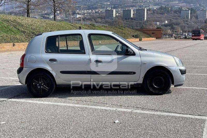 Usata Renault Clio II Authentique 58 CV (42 kW) 2005 Grigio Utilitaria
