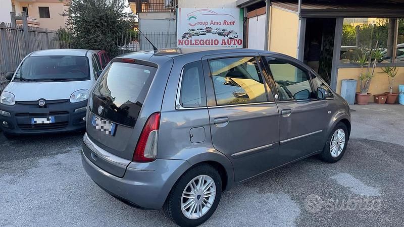 Usata Lancia Musa 77 CV (56 kW) 2010 Grigio Monovolume