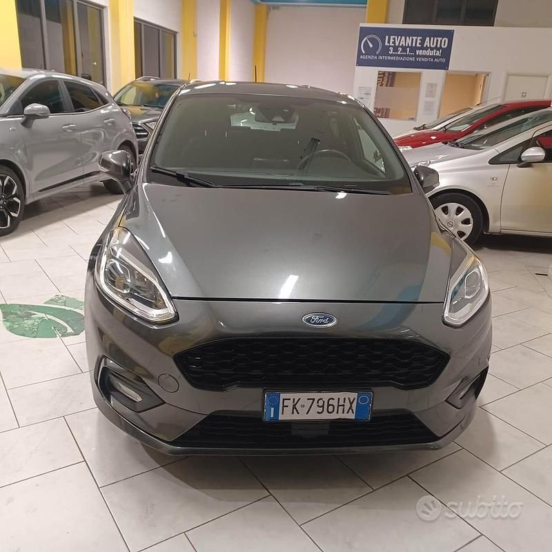 Usata Ford Fiesta ST-Line 120 CV (88 kW) 2018 Grigio Utilitaria