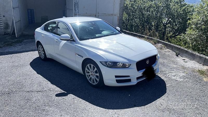 Usata Jaguar XE 250 CV (183 kW) 2018 Bianco Berlina