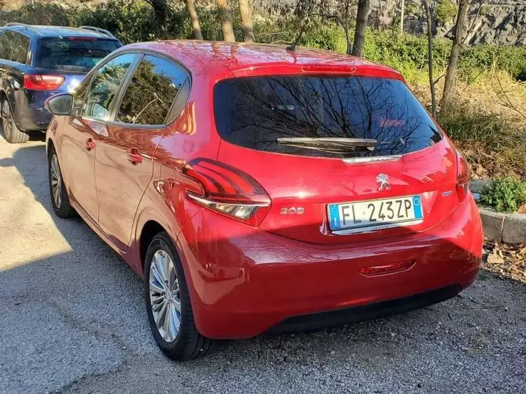 Usata Peugeot 208 Active 68 CV (50 kW) 2017 Rosso Utilitaria
