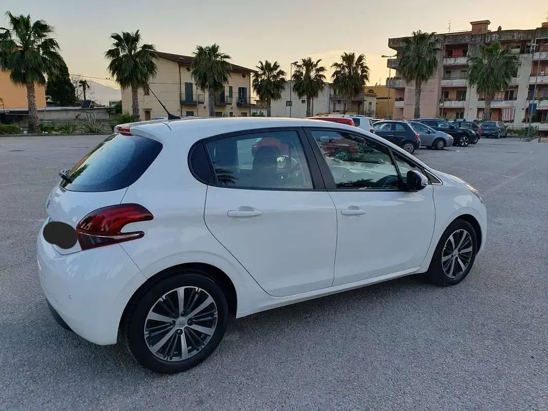 Usata Peugeot 208 Allure 82 CV (60 kW) 2020 Utilitaria