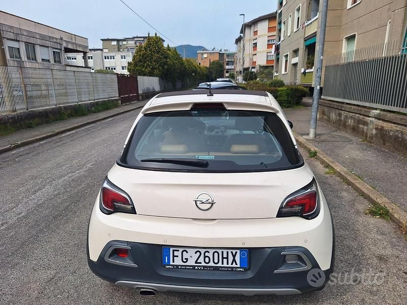 Usata Opel Adam Rocks Rocks 70 CV (51 kW) 2017 Bianco Utilitaria