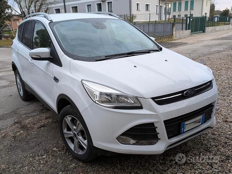 Usata Ford Kuga 150 CV (110 kW) 2016 Bianco SUV