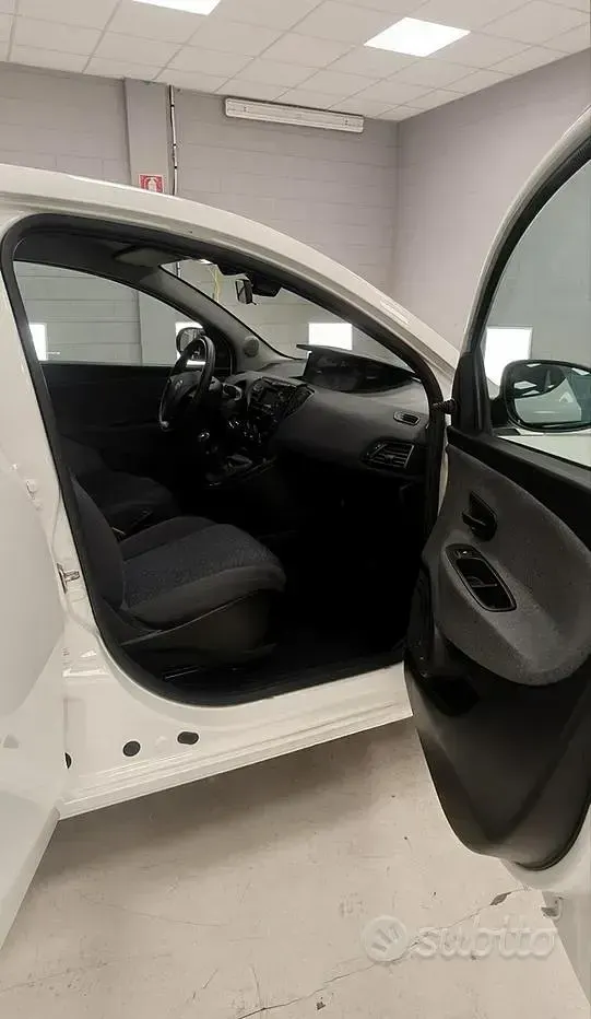 Usata Lancia Ypsilon 69 CV (50 kW) 2023 Bianco Utilitaria