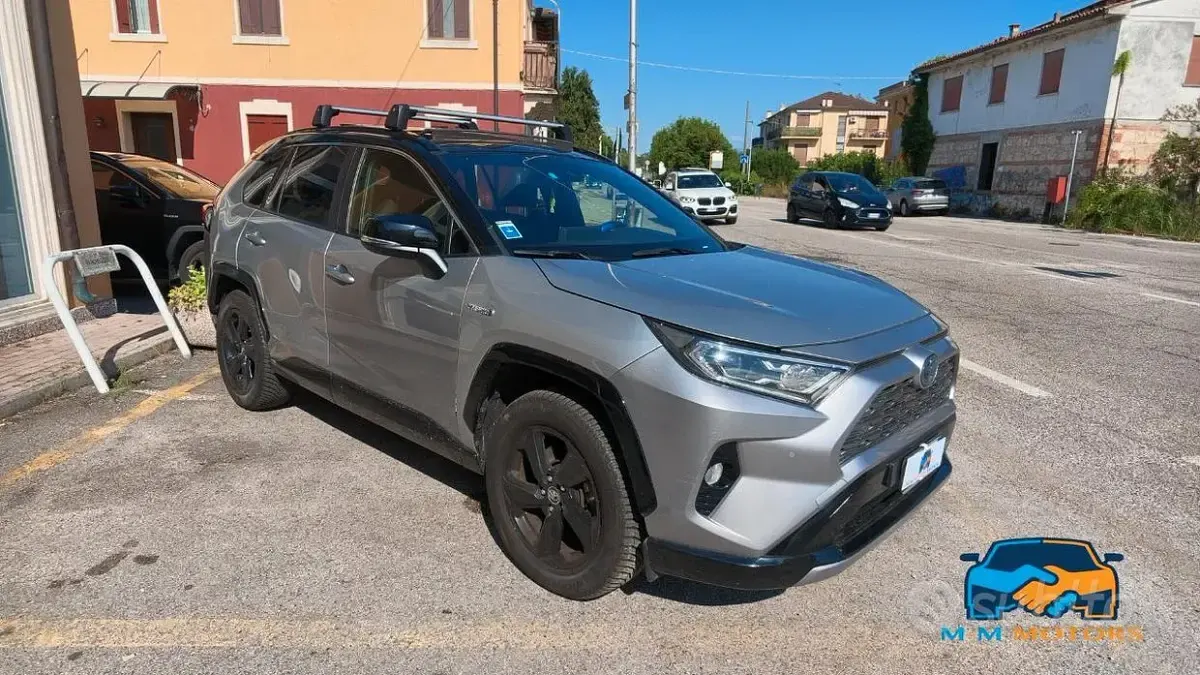 Usata Toyota RAV4 Hybrid Lounge 178 CV (130 kW) 2019 Grigio SUV