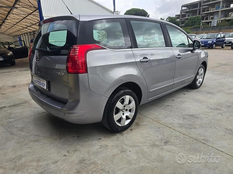 Usata Peugeot 5008 Active 115 CV (84 kW) 2014 Grigio Monovolume