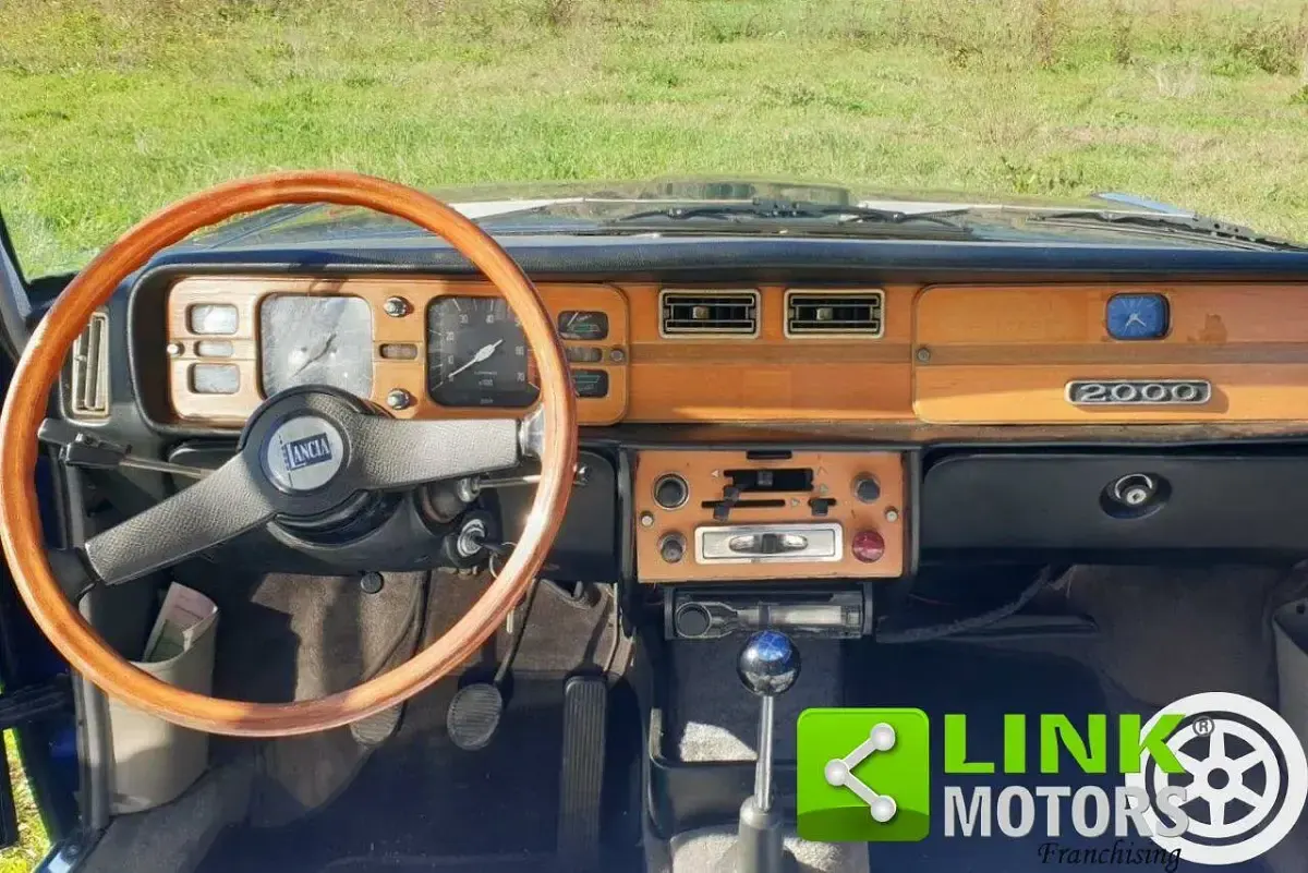 Usata Lancia 2000 116 CV (85 kW) 1972 Blu Berlina