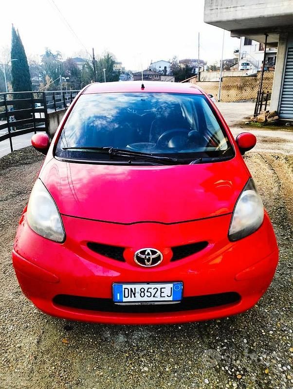 Rosso Usata 2008 Toyota Aygo Sol Due volumi | 3000 € (Ottimo prezzo) - Immagine 1/4