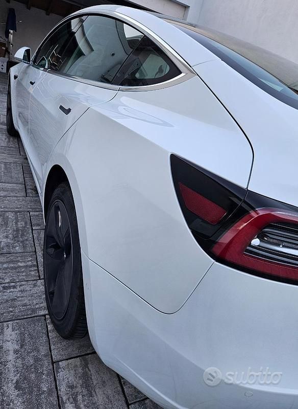 Usata Tesla Model 3 Standard Range Plus 239 kW (325 CV) 2020 Bianco Berlina