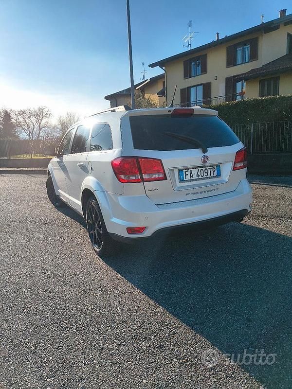 Usata Fiat Freemont Black Code 170 CV (125 kW) 2015 Bianco SUV