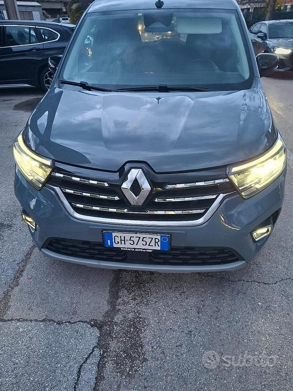 Usata Renault Kangoo 2022 Grigio Monovolume
