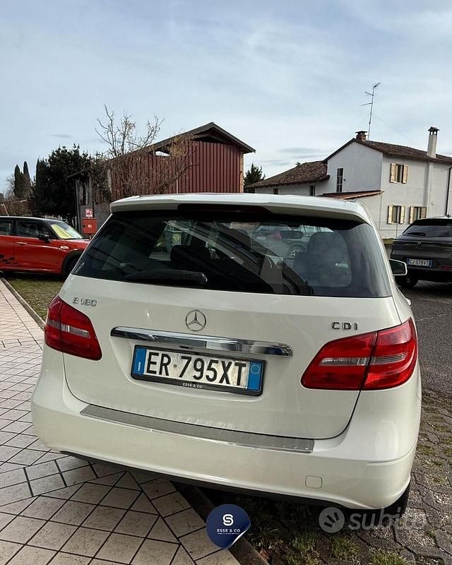 Usata Mercedes B180 Premium 108 CV (79 kW) 2013 Bianco Monovolume